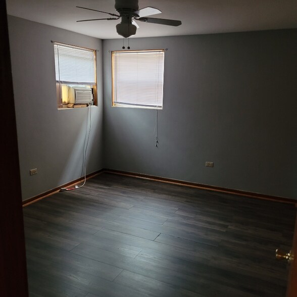 Building Photo - 6805 W Montrose Ave