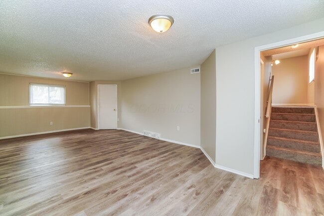 Building Photo - 3044 Bennington Ave