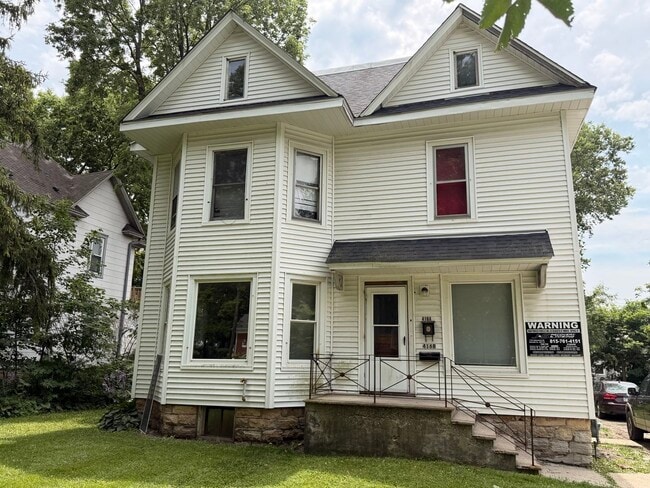 Building Photo - 416 College Ave