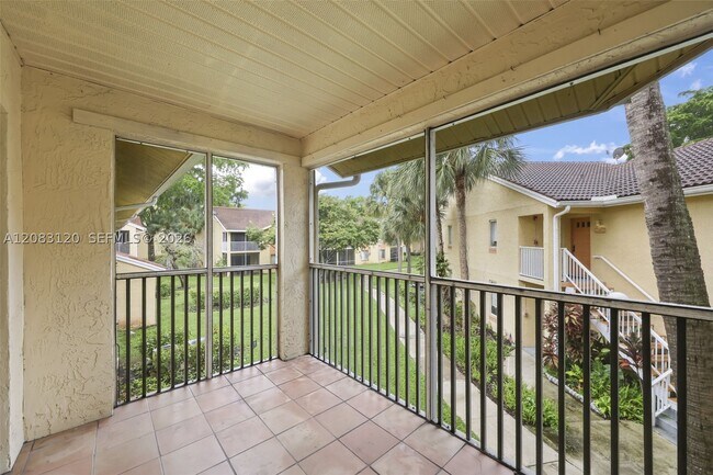 Building Photo - 1076 Coral Club Dr