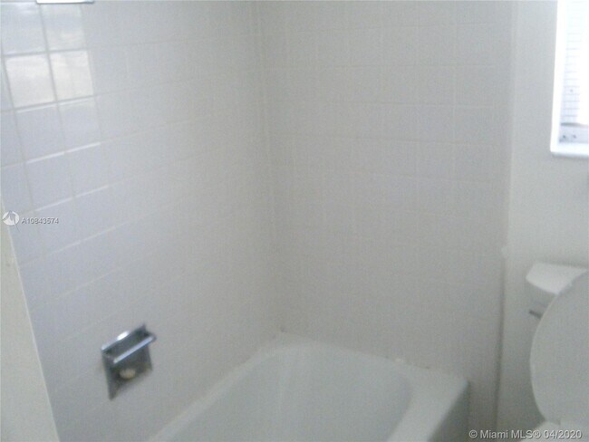 Building Photo - 2430 SE 17th St