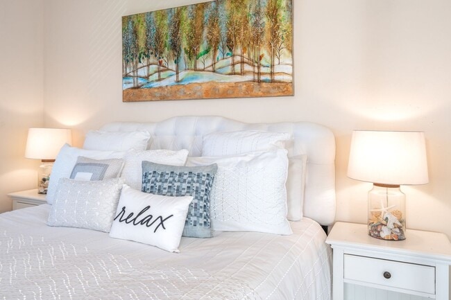 Building Photo - Beautiful Fully Furnished, 3 Bed/2 Bath Kai Ani Village Townhome