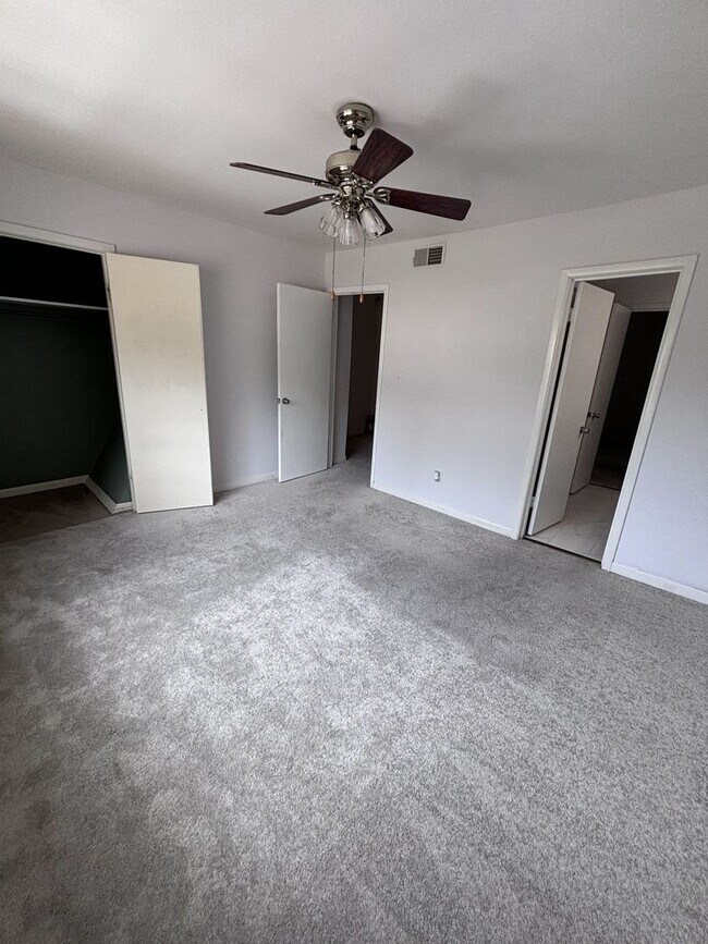 Building Photo - 2643 Southbury Cir