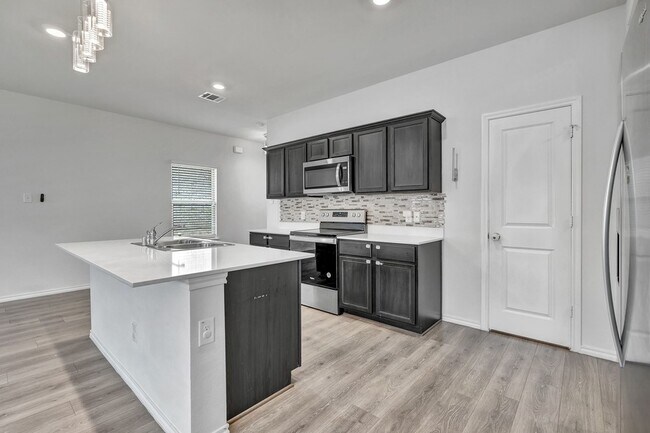 Building Photo - 3212 Perman Dr