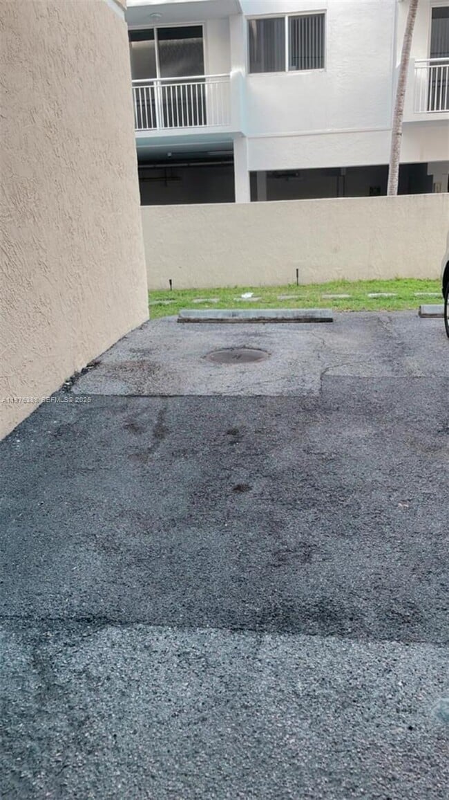 Building Photo - 1673 Bay Rd