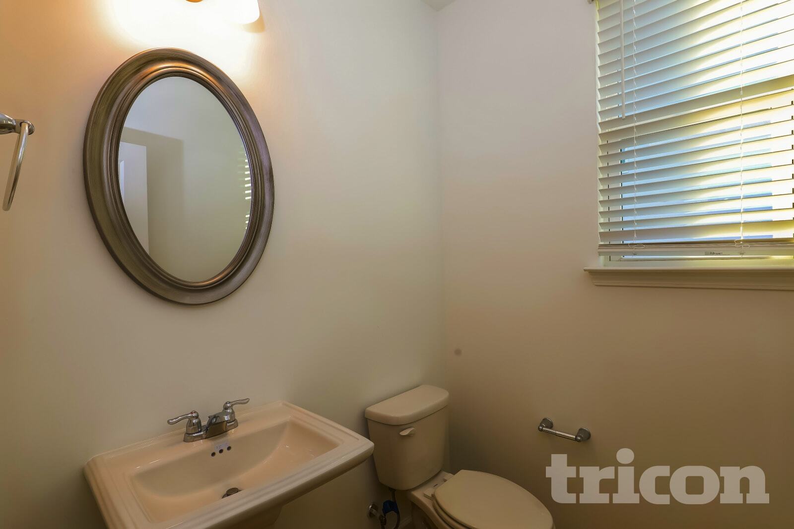 Building Photo - 132 Everett Sq