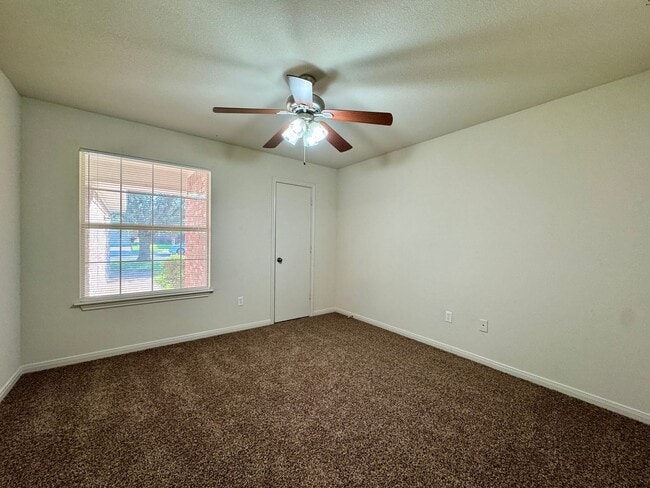 Building Photo - Duplex *LEASING SPECIAL AVAILABLE*