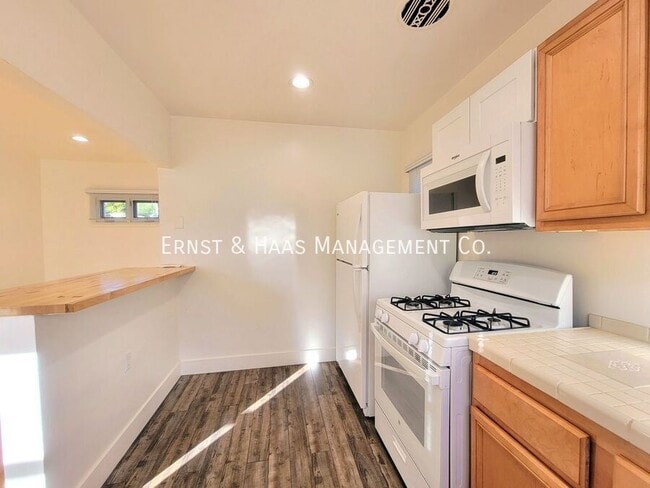 Building Photo - 3735 Cerritos Ave