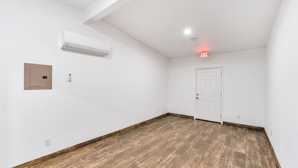 Building Photo - 4530 Walzem Rd