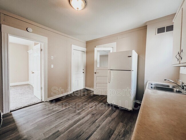 Building Photo - 185 N Entrance Ave