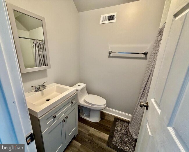 Building Photo - 9 S Maple Ave