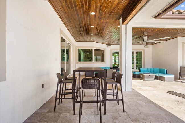 Building Photo - 15880 Barnstormer Ct