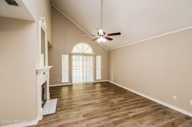 Building Photo - 8054 Loch Lomond Ln