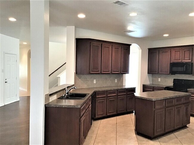 Building Photo - 15818 Shoreline Terrace Dr