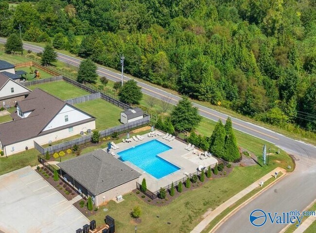 Building Photo - 123 Barn Trail Way