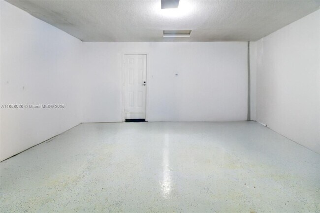 Building Photo - 1610 Sandpiper Cir