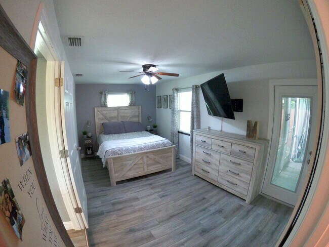 Building Photo - Beautiful 3/2 Home in North St. Pete