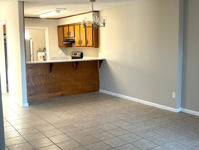 Building Photo - WATERFRONT CONDO IN LAKE PARK