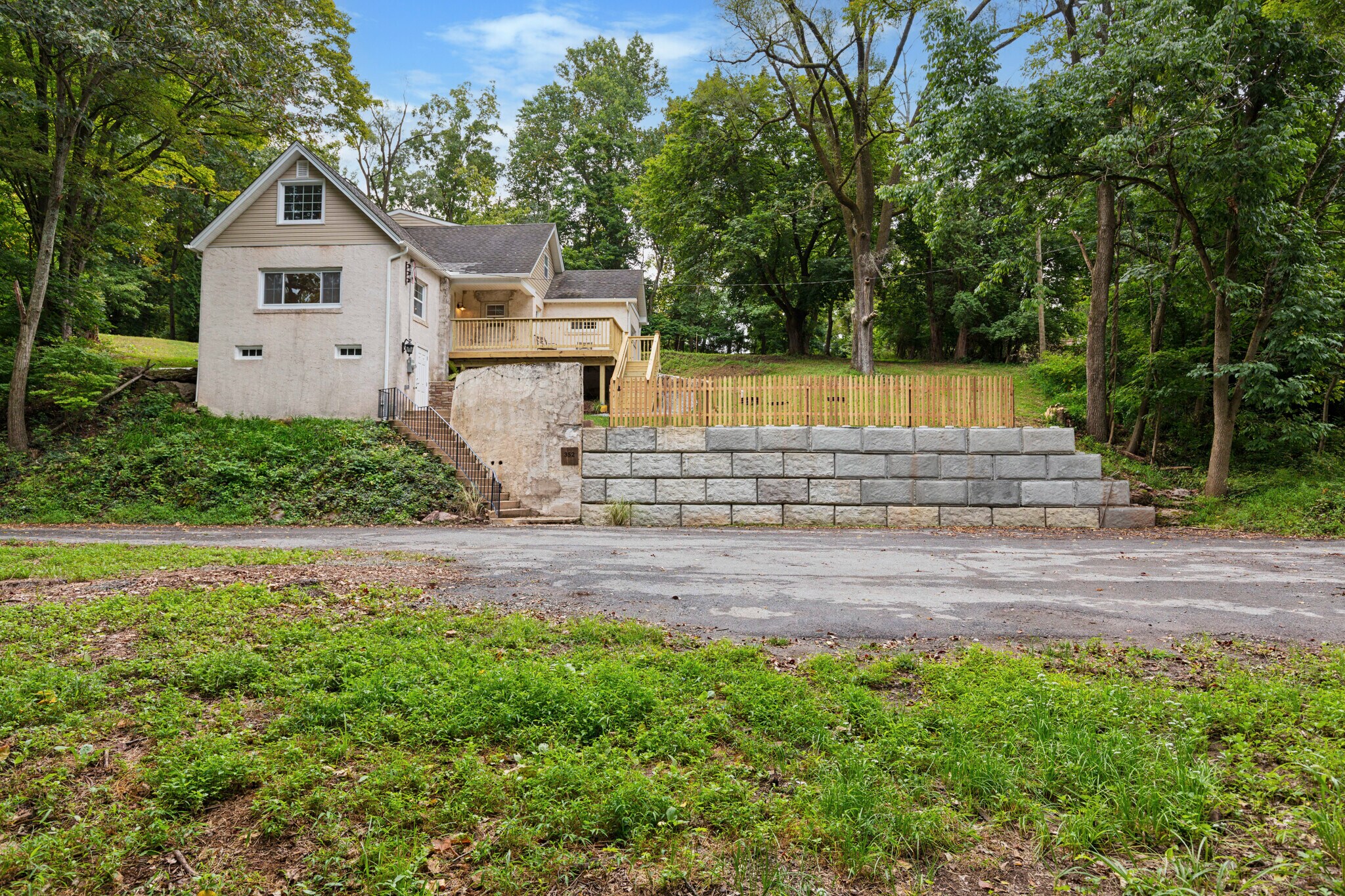 Building Photo - 352 Levengood Rd
