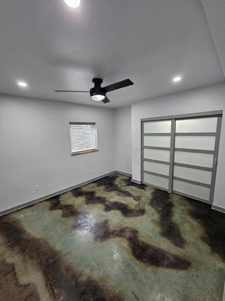 Bed 2 large closet - 3134 Hermina St