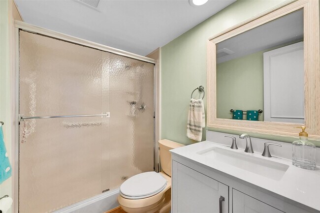 Building Photo - 4020 W Palm Aire Dr