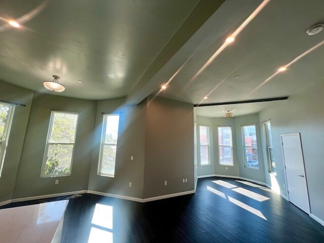 Building Photo - 402 Webster St