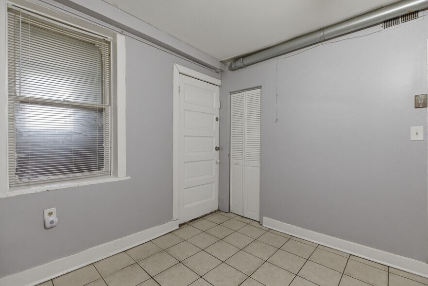 Building Photo - 1752 Drake