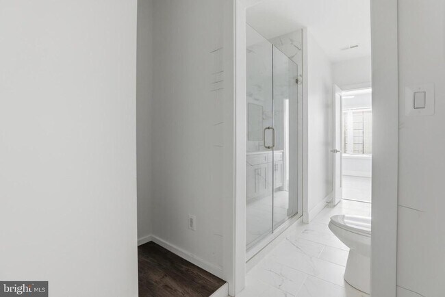 Building Photo - 2602 4th St NE