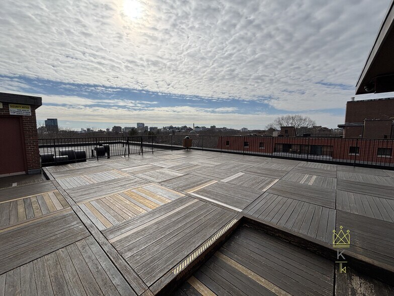 Building Photo - 135 Pleasant St