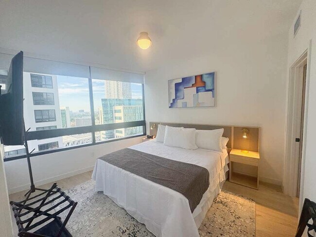 Building Photo - 225 N Miami Ave