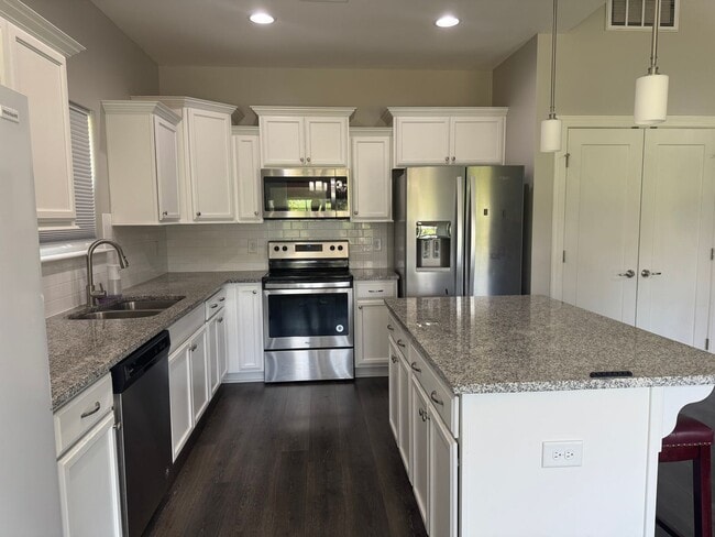 Building Photo - Cute 4BR Home in Perfect Location