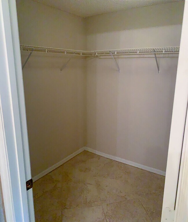 Building Photo - 3BR/2BA Condo in Haile Plantation - Availa...
