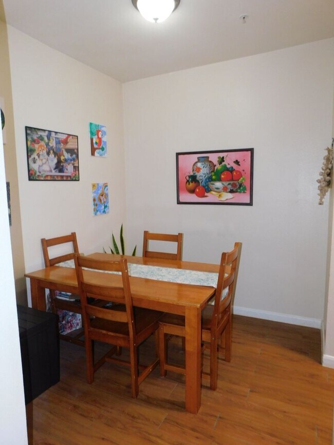 Building Photo - Edgecreek Condo for Lease