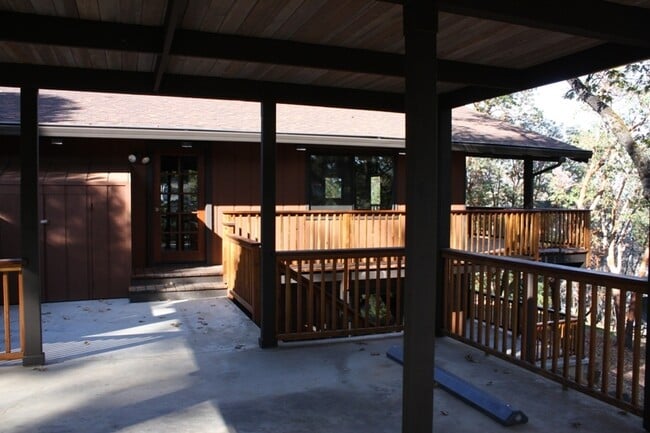 Building Photo - Wooded View Estate in Jacksonville