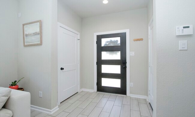 Building Photo - 320 Rise Ln