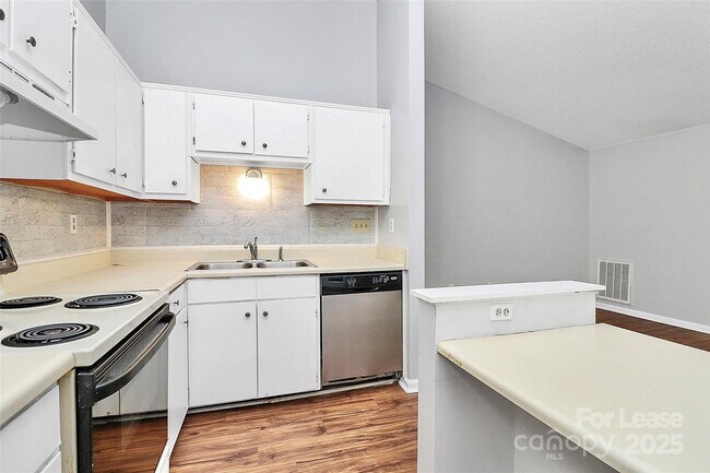 Building Photo - 7530 Pebblestone Dr