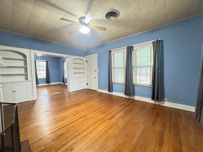 Building Photo - Spacious Home close to LA Tech