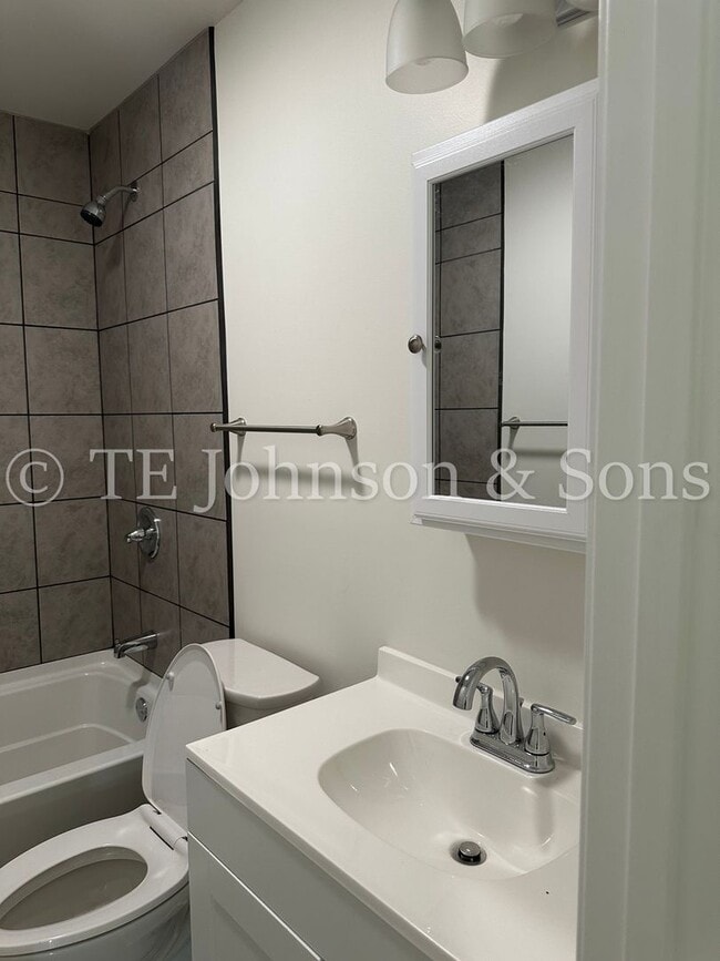 Building Photo - Charming 2-Bedroom Corner Lot Home with Ne...