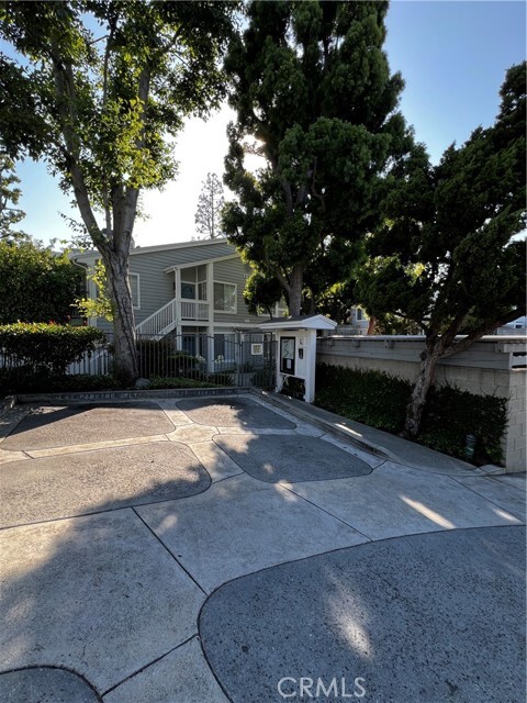 Building Photo - 1326 W Park Western Dr