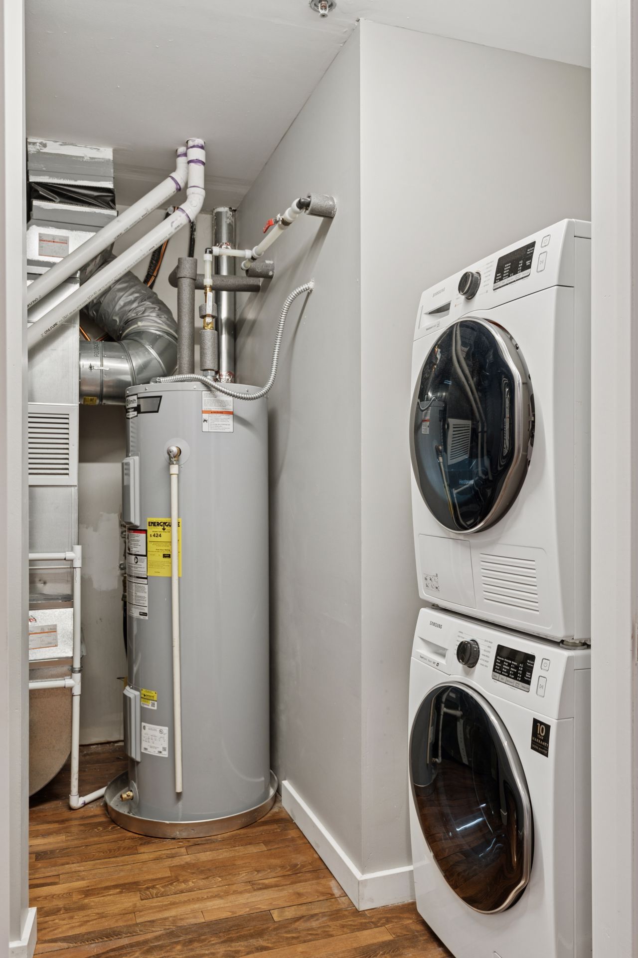 Building Photo - 107 Chestnut St E