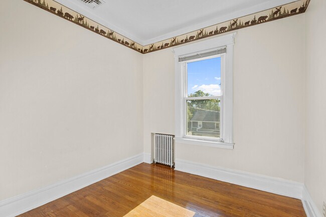 Building Photo - 59 Oak St