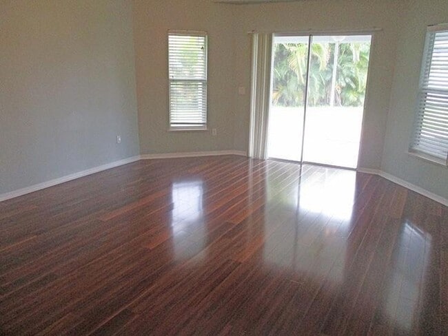 Building Photo - 935 Southlakes Way SW