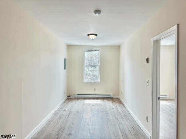 Building Photo - 39 Glenridge Ave