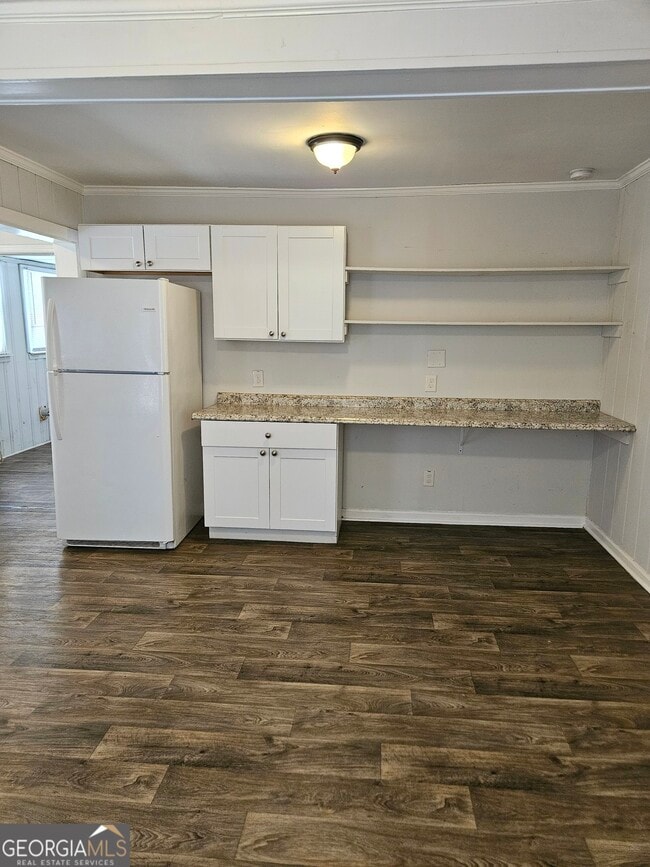 Building Photo - 3453 Glen Rd