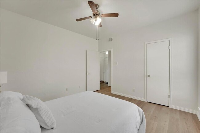 Building Photo - 1700 Amelia Ct