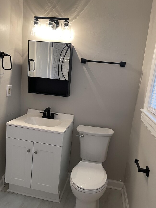 Building Photo - 1207 N Elam Ave