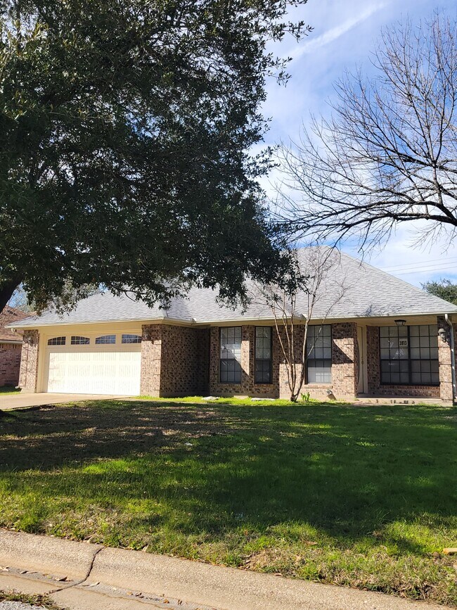 Primary Photo - 3813 Brockhampton Dr