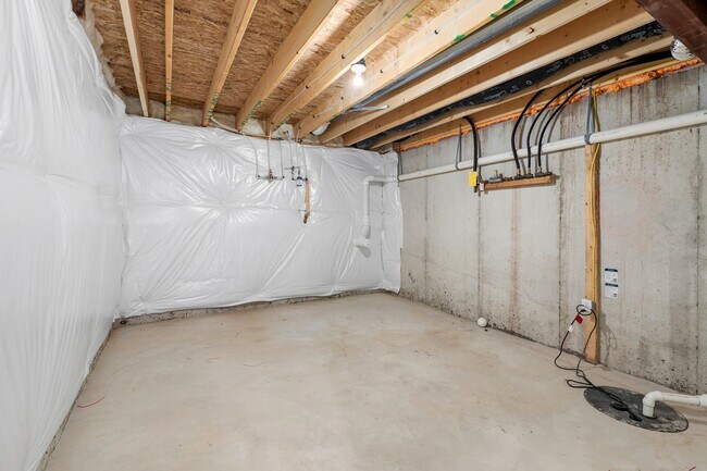 Building Photo - Family-Friendly Townhome for Rent in Baker...