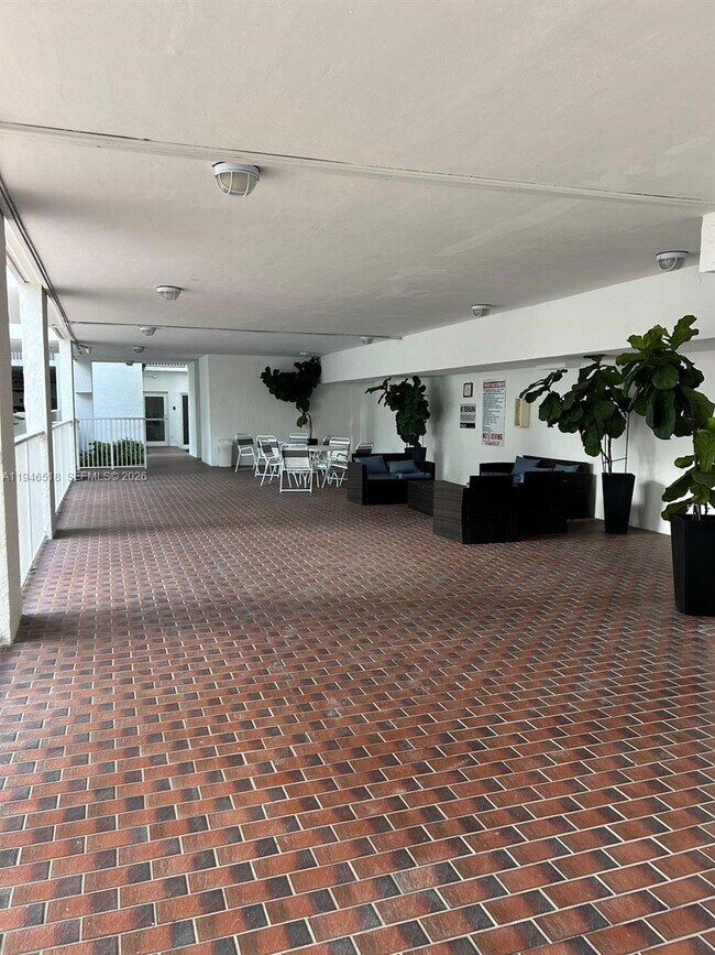 Building Photo - 1666 West Ave