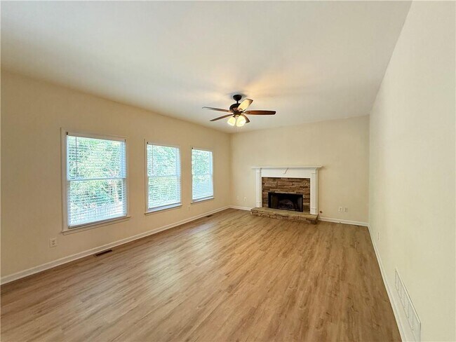 Building Photo - 350 Laurel Glen Crossing